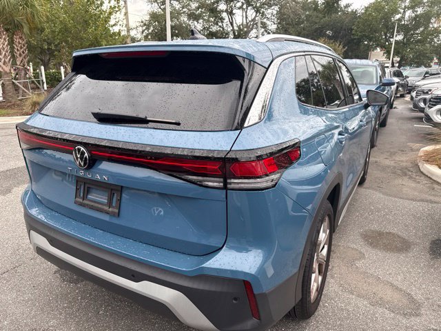 Used 2025 Volkswagen Tiguan SE FWD image 15