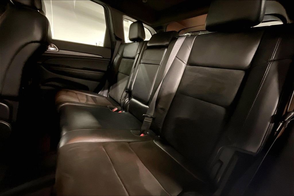 Used 2019 Jeep Grand Cherokee Altitude image 36