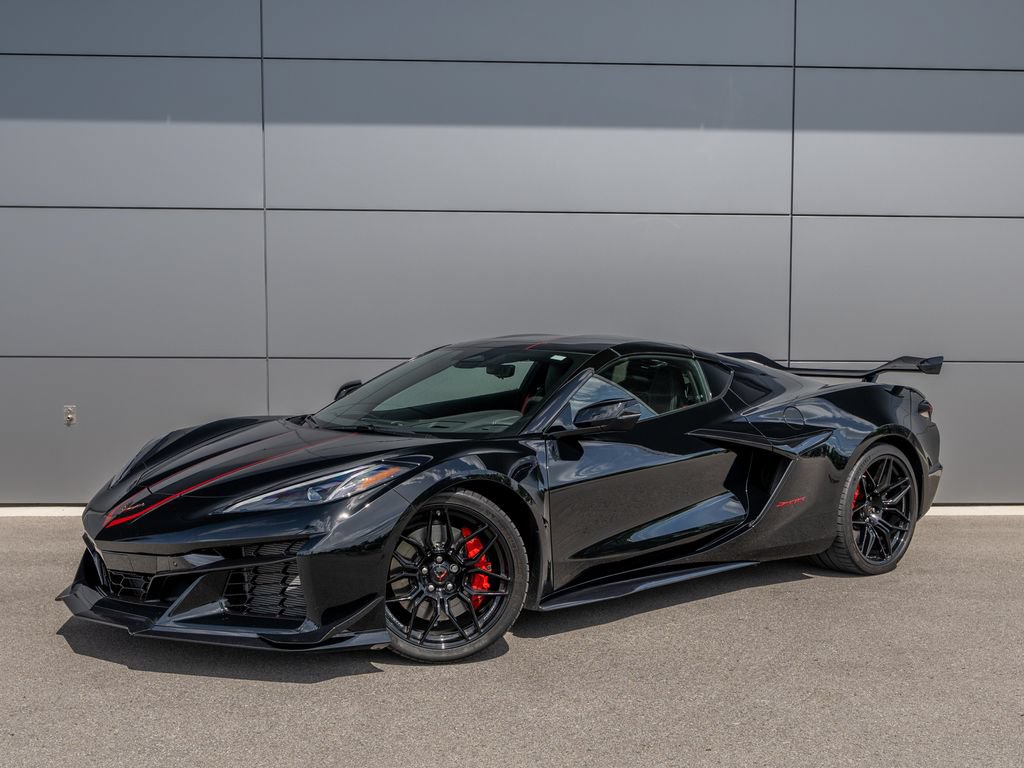 Used 2024 Chevrolet Corvette Z06 RWD image 2