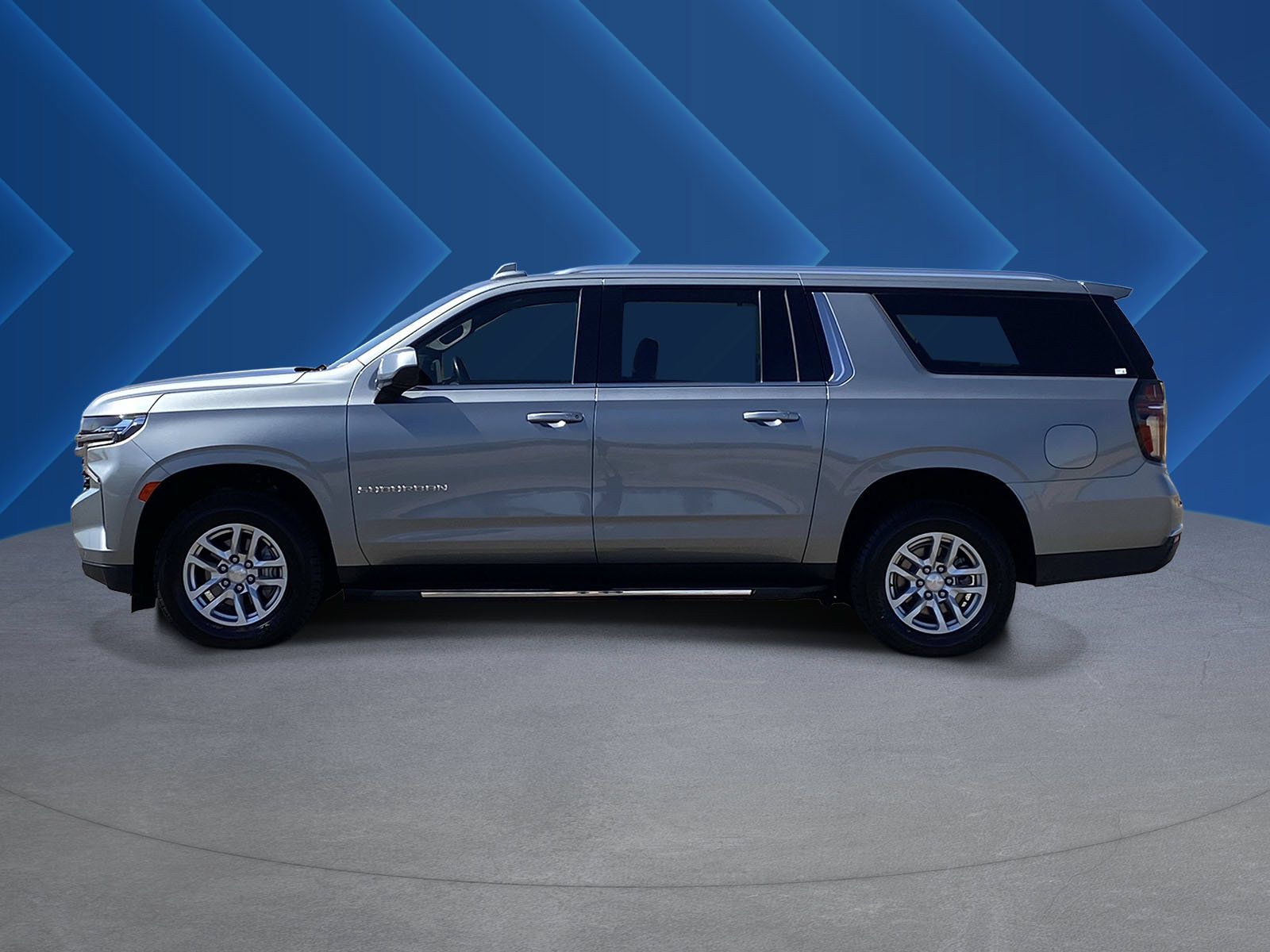 Used 2024 Chevrolet Suburban LT RWD image 6