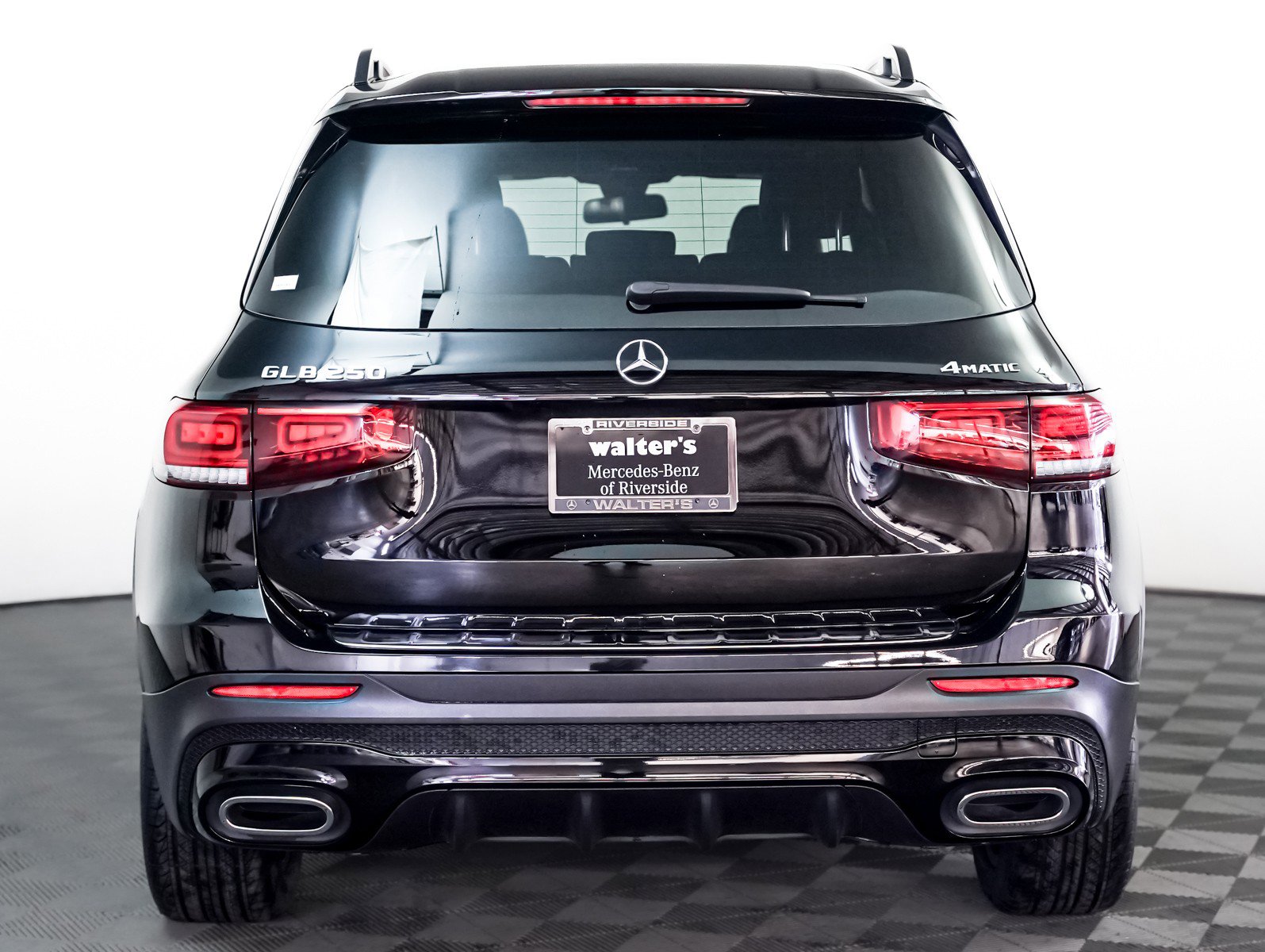 Certified 2022 Mercedes-Benz GLB 250 4MATIC w/ AMG Line image 14