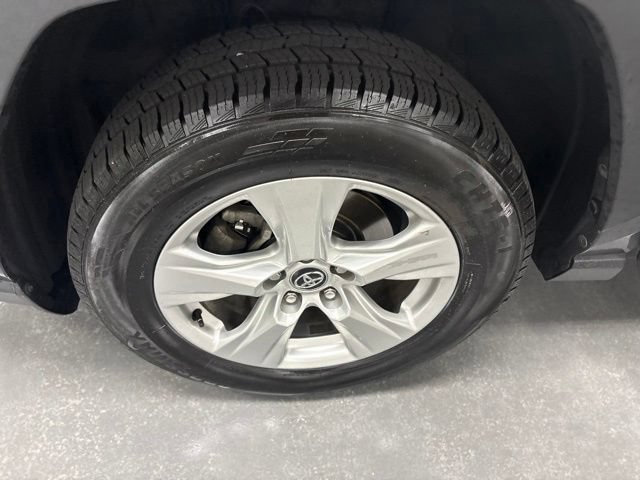 Used 2020 Toyota RAV4 XLE AWD/4WD image 28