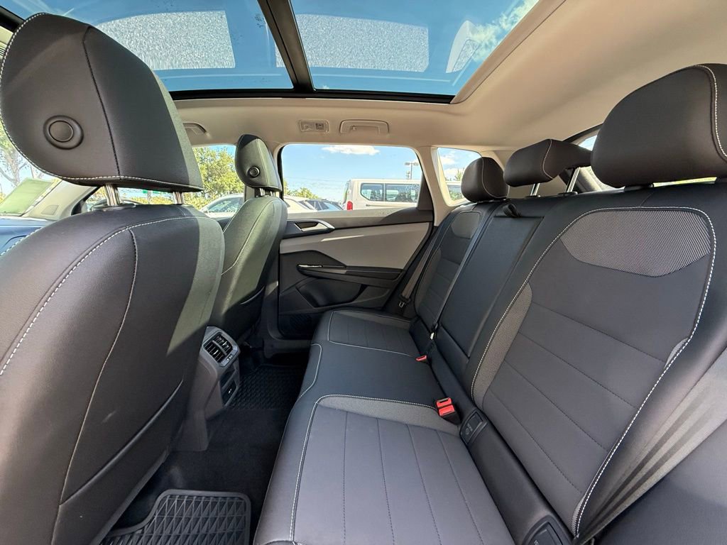 Used 2024 Volkswagen Taos SE image 16