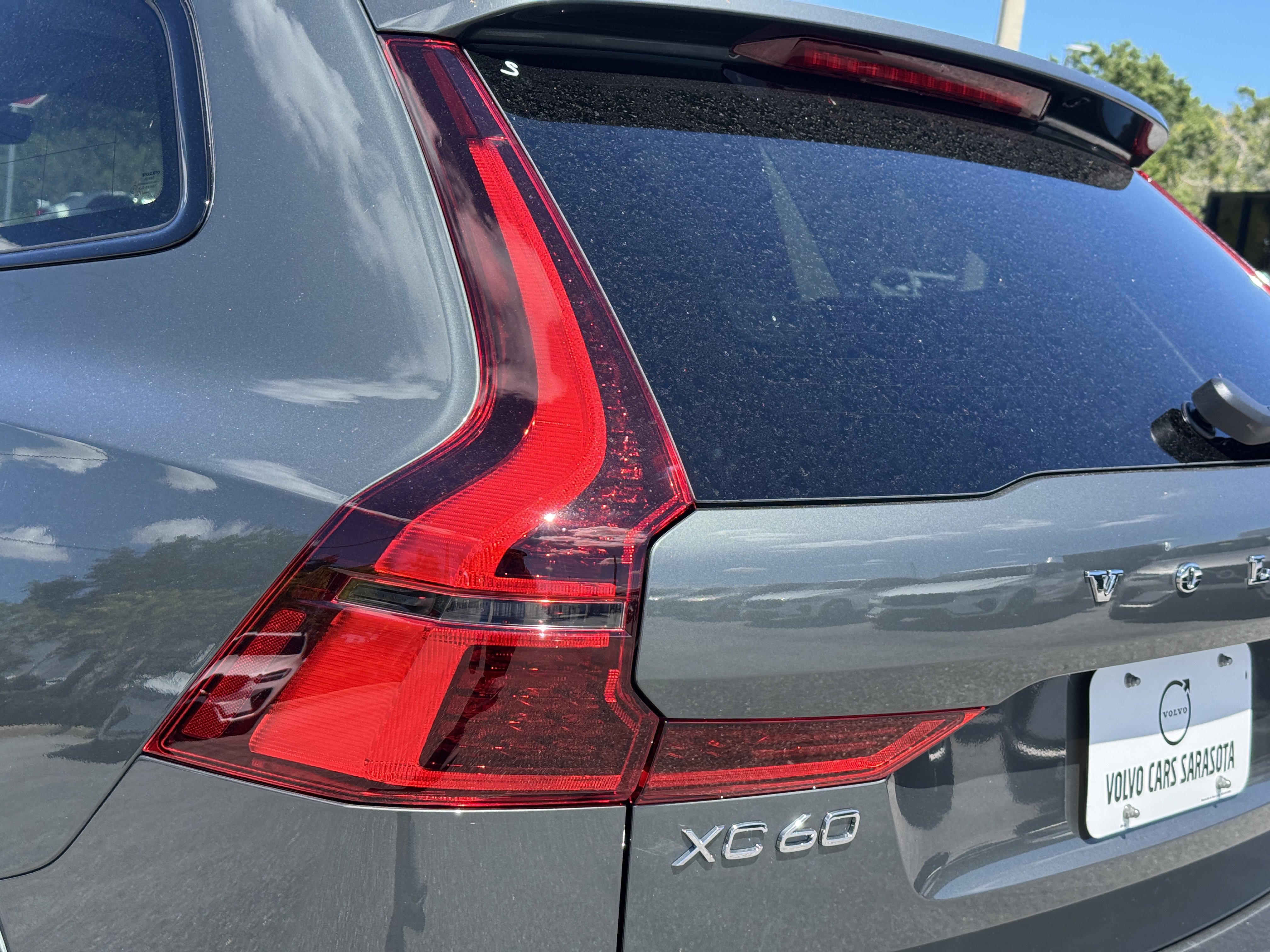 New 2026 Volvo XC60 B5 Ultra w/ Protection Package image 9
