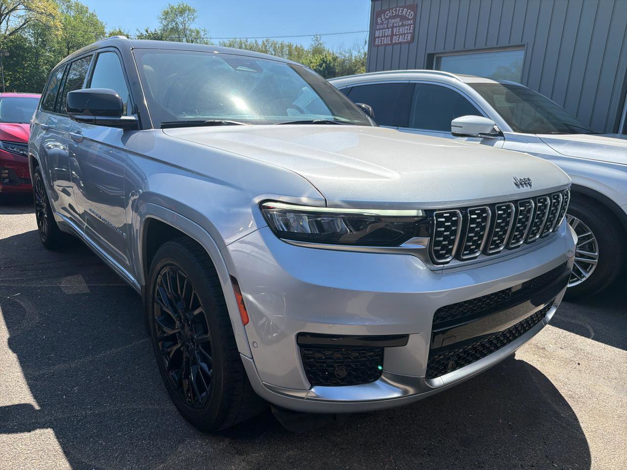 Used 2023 Jeep Grand Cherokee L Summit AWD/4WD image 3