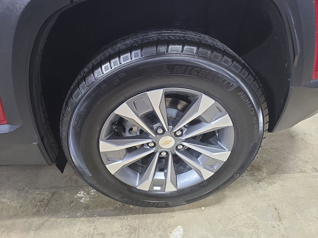 Used 2025 Chevrolet Equinox LT w/ Safety and Technology Package image 33