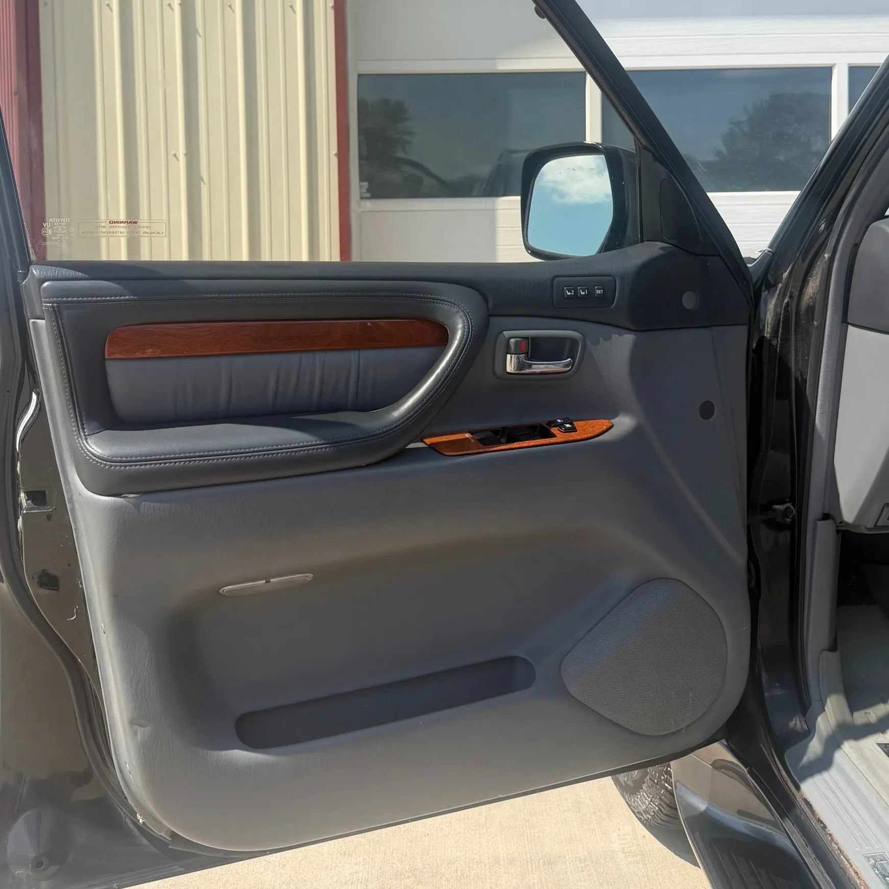Used 1999 Lexus LX 470 4WD image 4