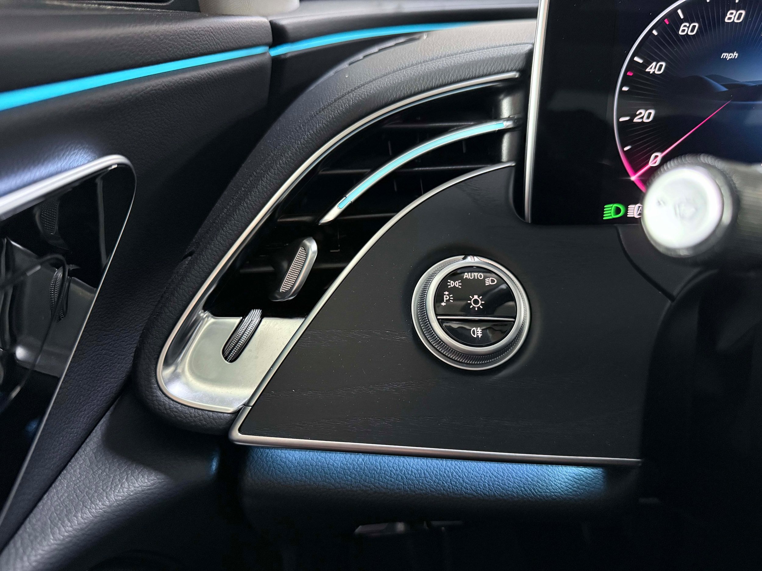 Used 2025 Mercedes-Benz E 350 4MATIC Sedan w/ Winter Package image 17