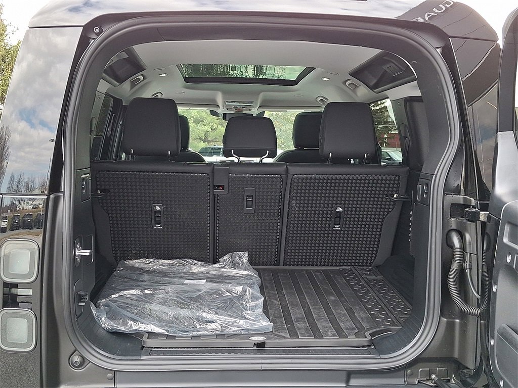 Used 2026 Land Rover Defender 110 S image 27