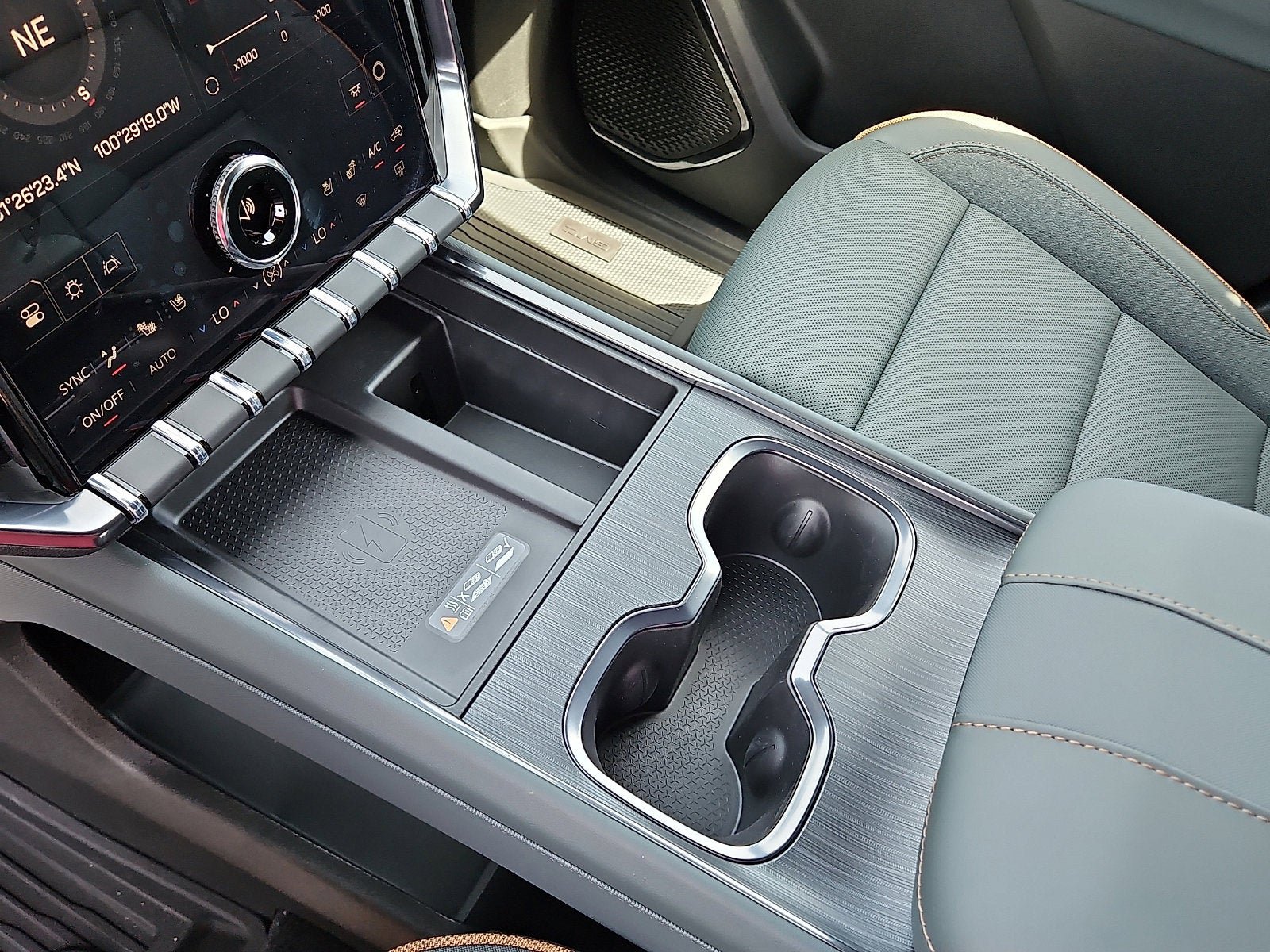 New 2026 GMC Acadia AT4 w/ Luxury Package AWD/4WD image 20