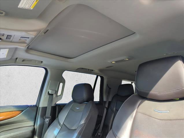Used 2018 Cadillac Escalade Luxury RWD image 16