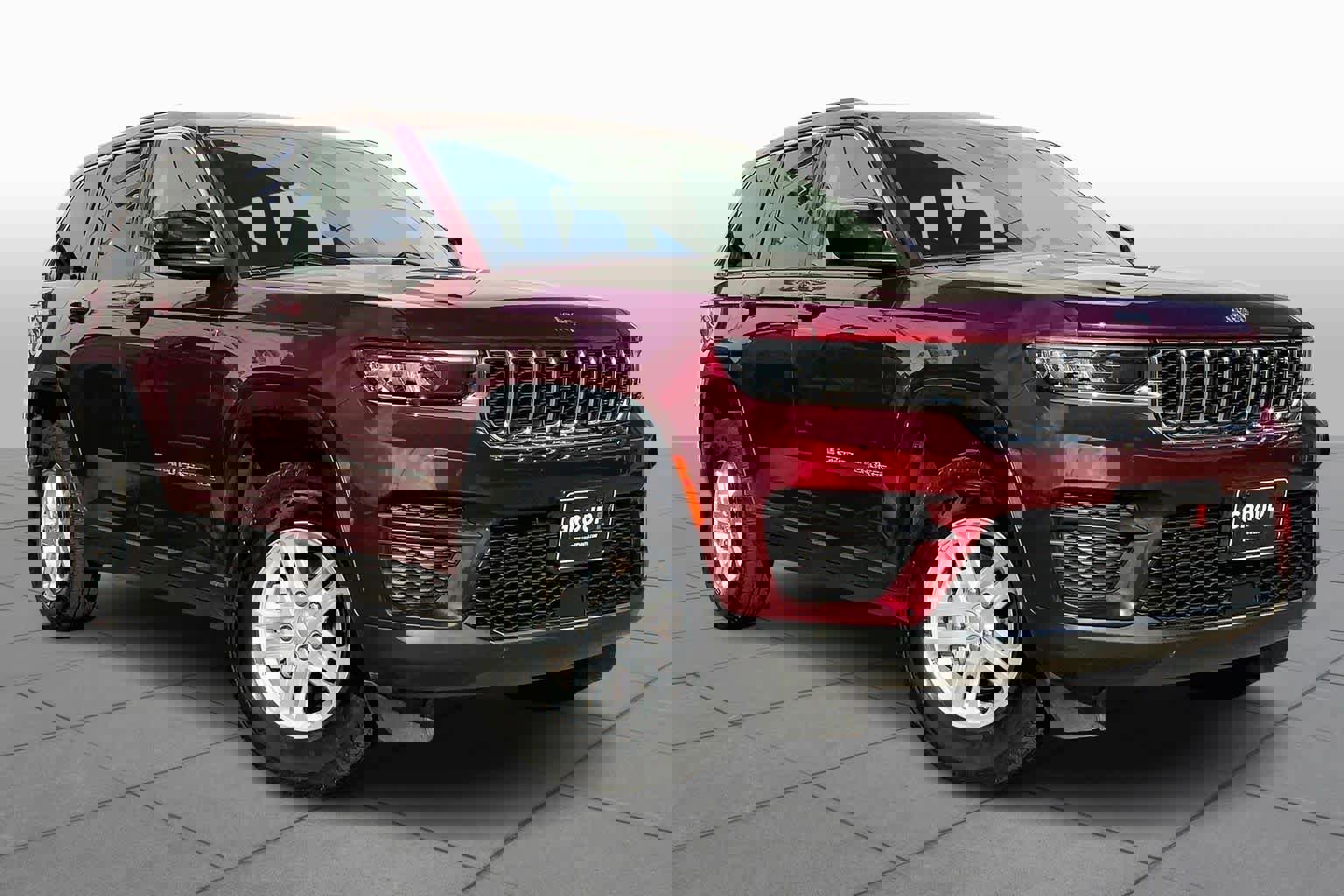 Used 2023 Jeep Grand Cherokee Laredo w/ Luxury Tech Group I image 2