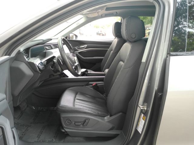 Used 2022 Audi e-tron Premium Plus AWD/4WD image 16
