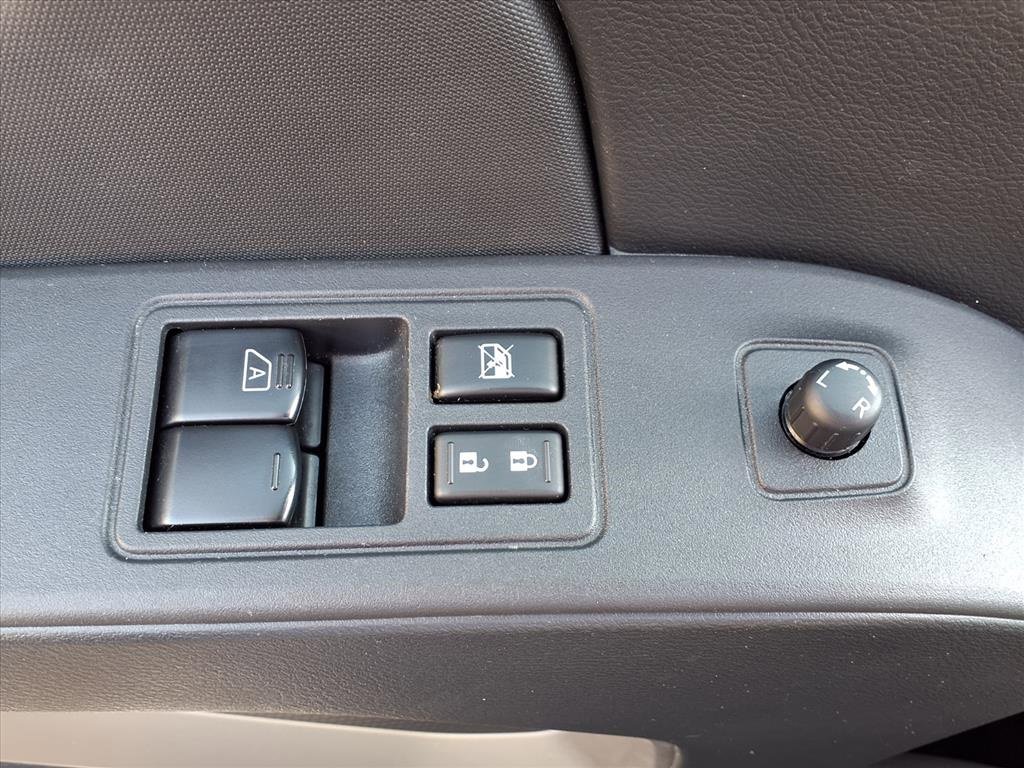 Used 2022 Nissan Frontier SV image 9