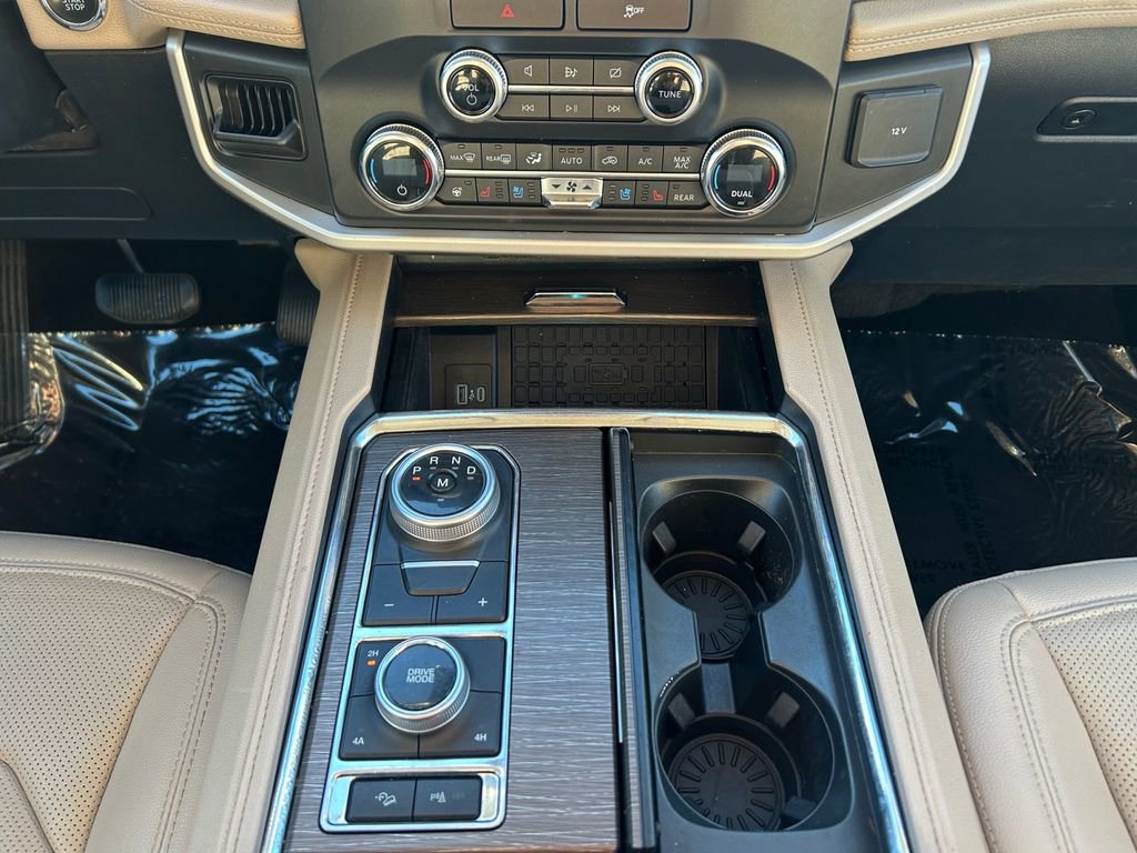 Used 2022 Ford Expedition Max Limited image 11