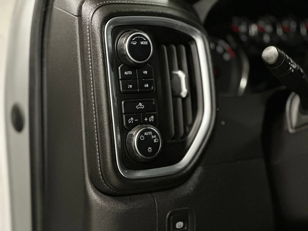 Used 2022 Chevrolet Silverado 1500 LT w/ Z71 Off-Road Package AWD/4WD image 17