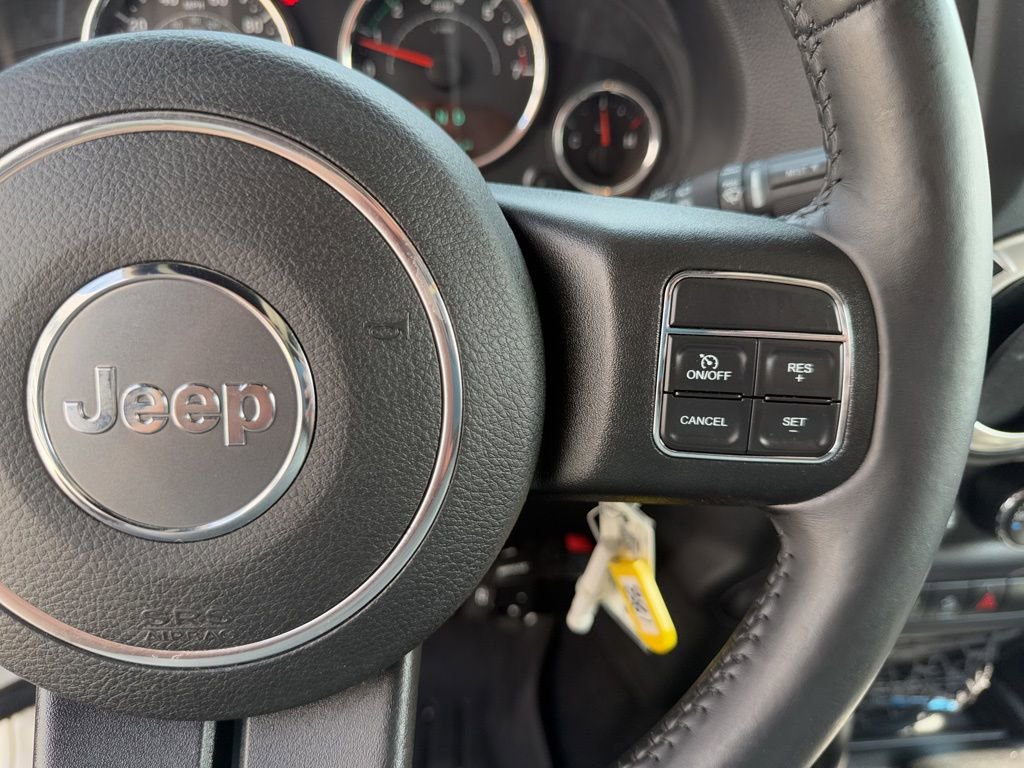 Used 2015 Jeep Wrangler Unlimited Rubicon w/ Connectivity Group AWD/4WD image 28