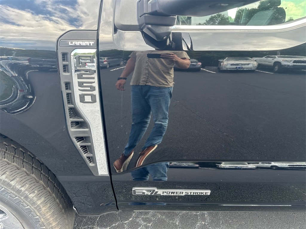 New 2026 Ford F250 Lariat w/ Lariat Premium Package image 9