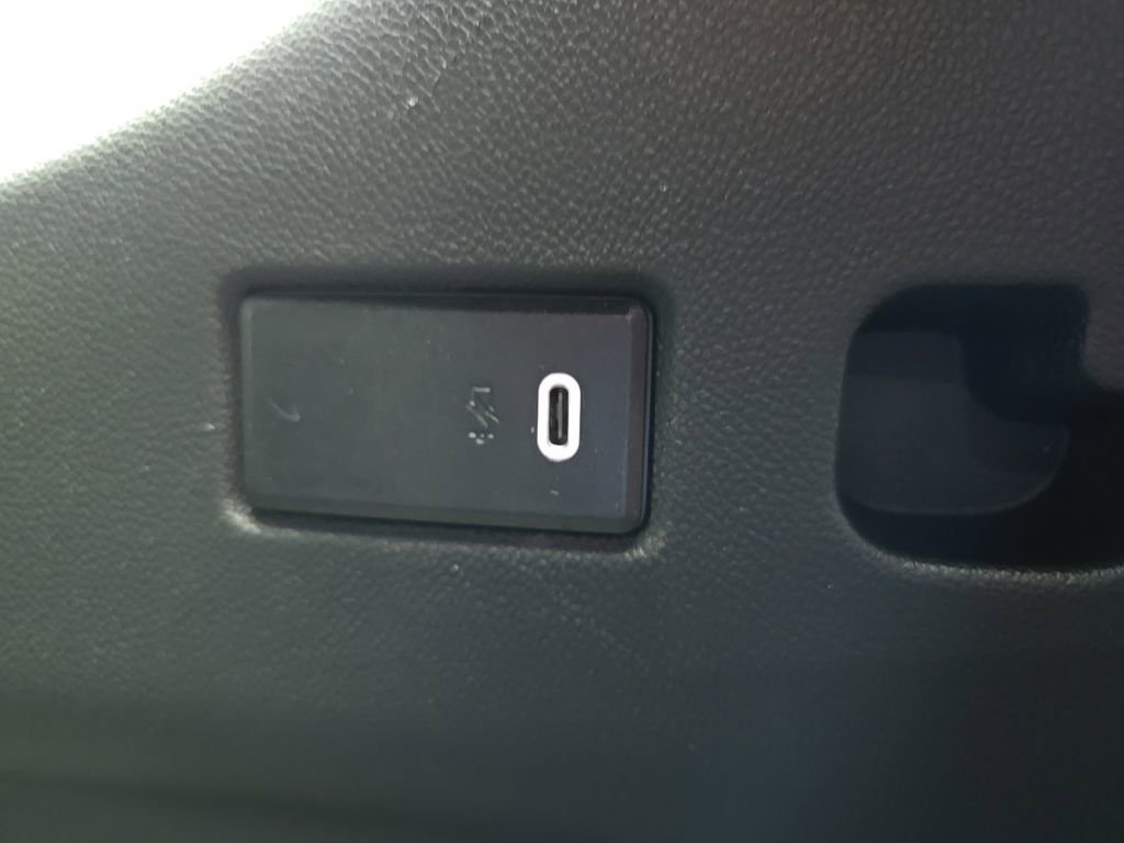Used 2023 GMC Yukon Denali AWD/4WD image 38