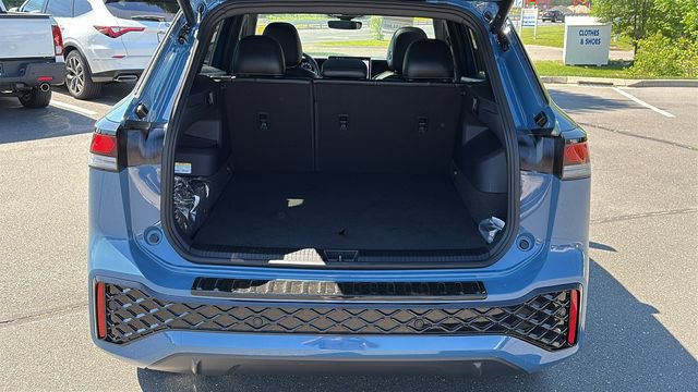 Used 2025 Volkswagen Tiguan SE R-Line AWD/4WD image 24