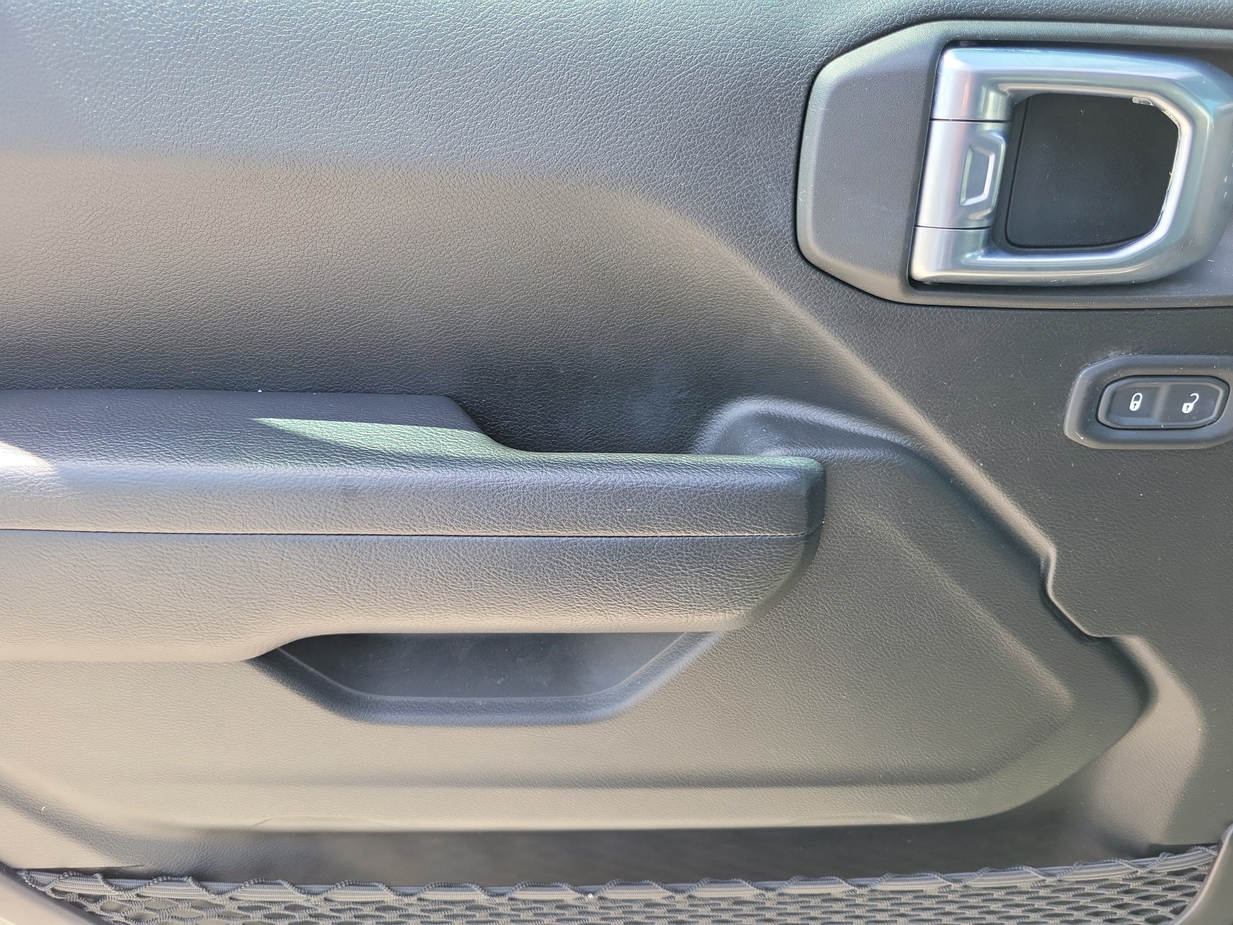 Used 2023 Jeep Wrangler Sport AWD/4WD image 16