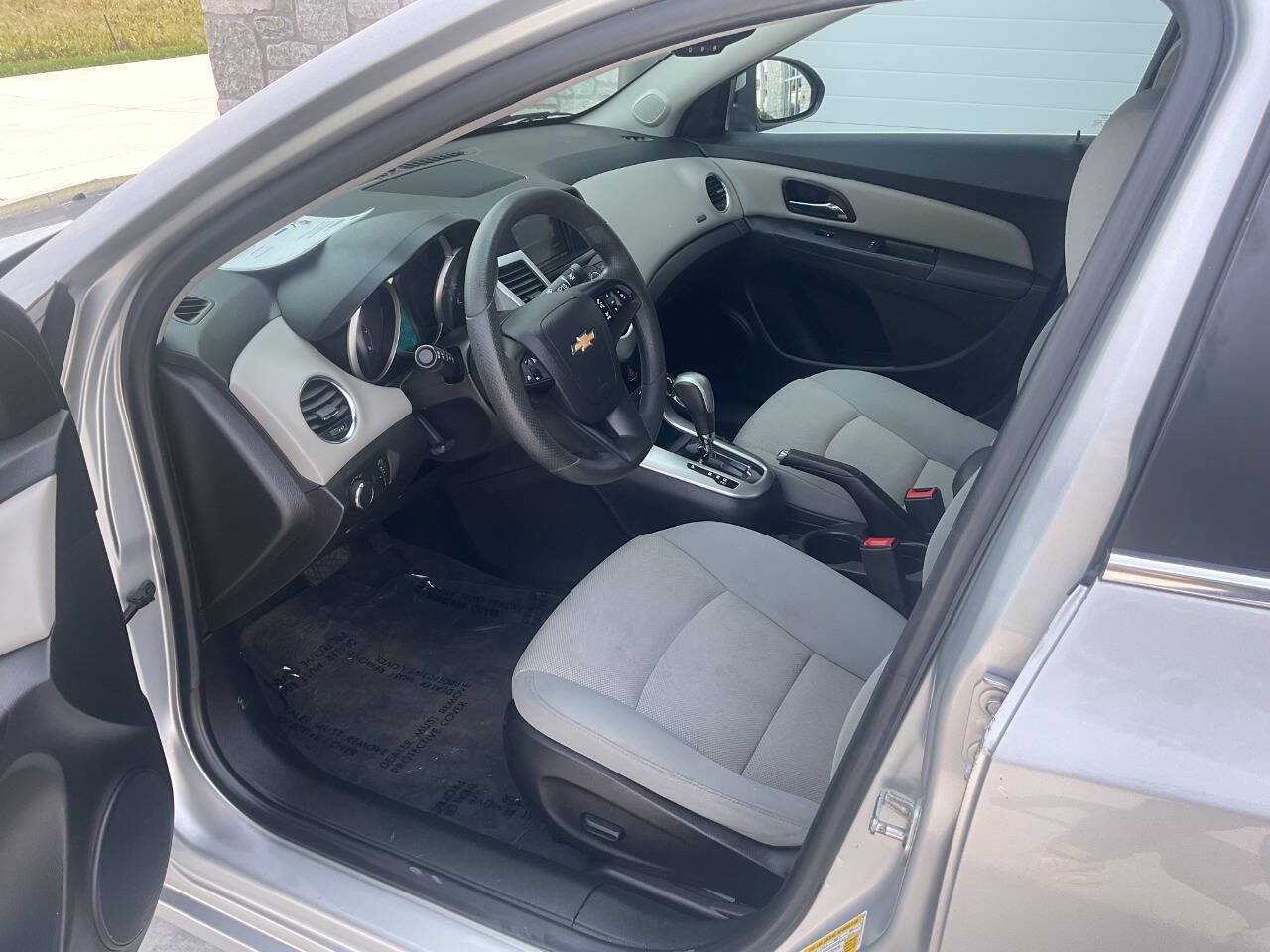 Used 2016 Chevrolet Cruze LT FWD image 14