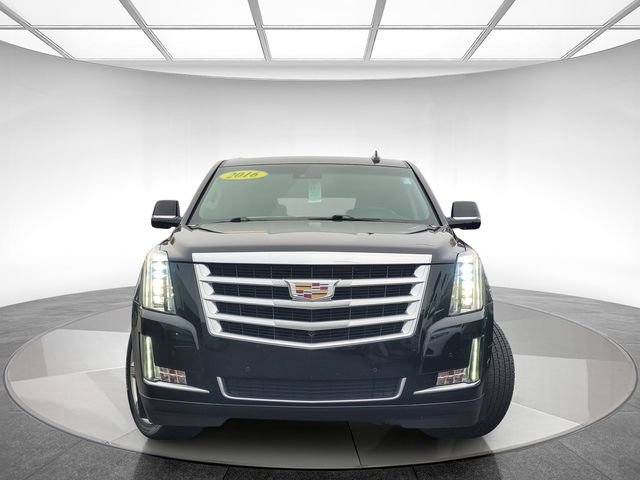 Used 2016 Cadillac Escalade Luxury image 2