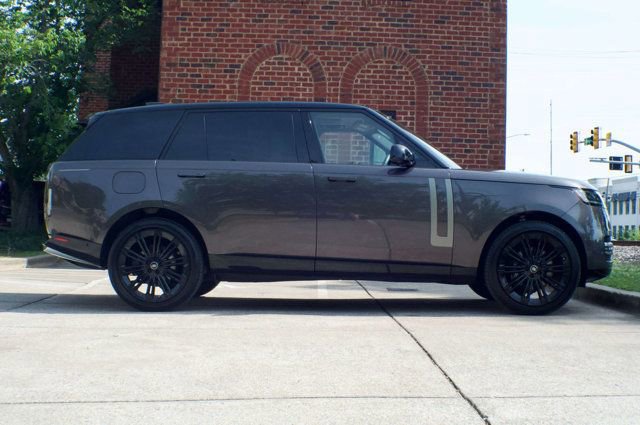Used 2025 Land Rover Range Rover Long Wheelbase SE AWD/4WD image 4