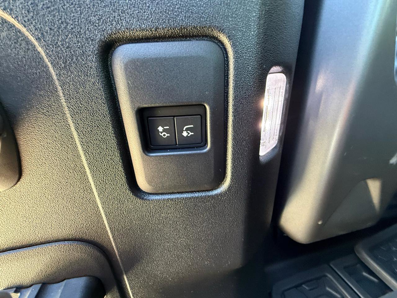 Used 2023 Land Rover Defender 110 X image 35