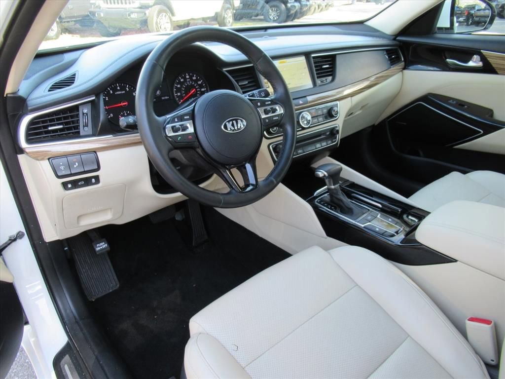 Used 2017 Kia Cadenza Premium w/ Luxury Package image 14