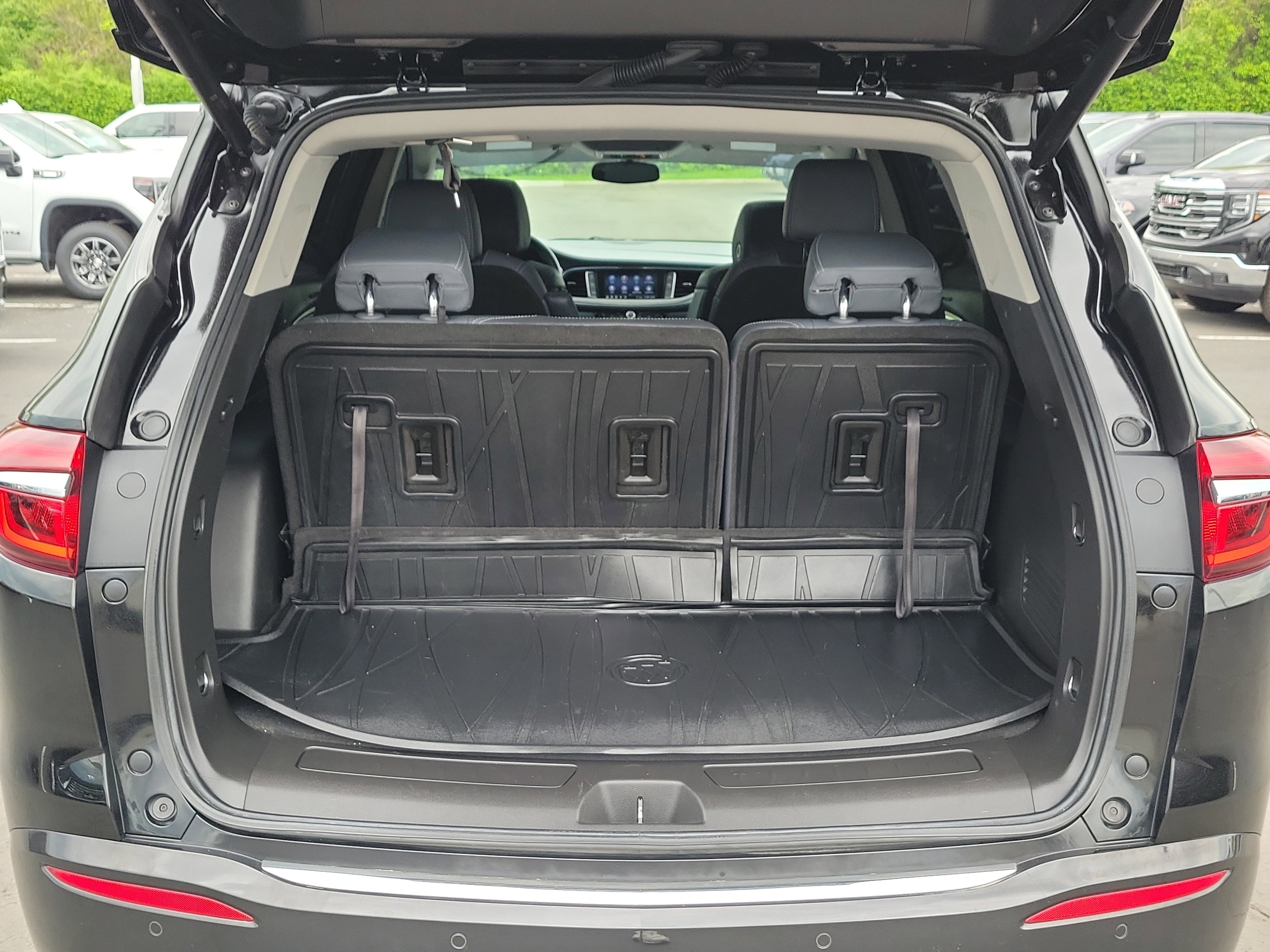 Used 2021 Buick Enclave Essence w/ Sport Touring Edition image 8