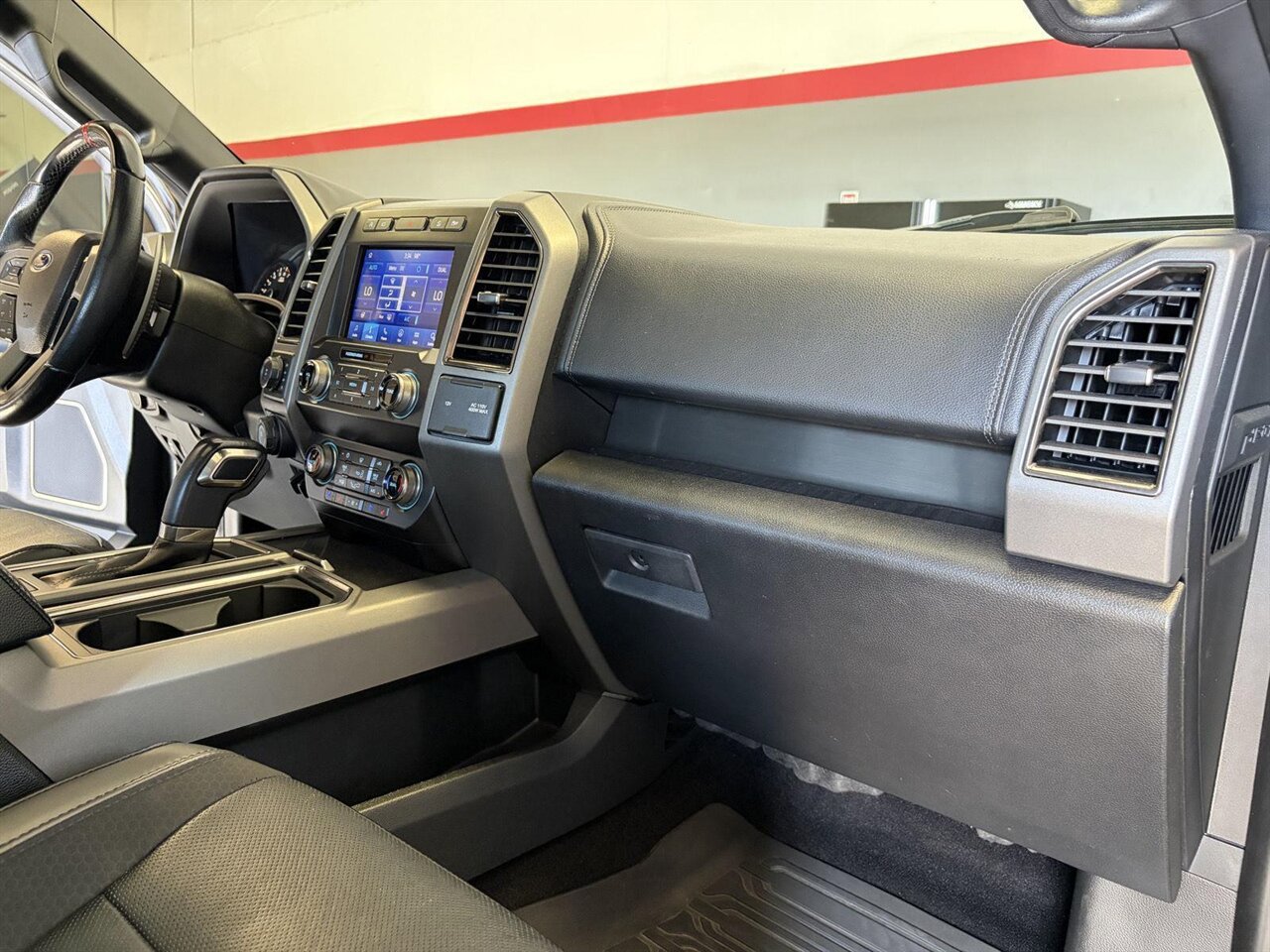 Used 2019 Ford F150 Raptor w/ Equipment Group 802A Luxury AWD/4WD image 30