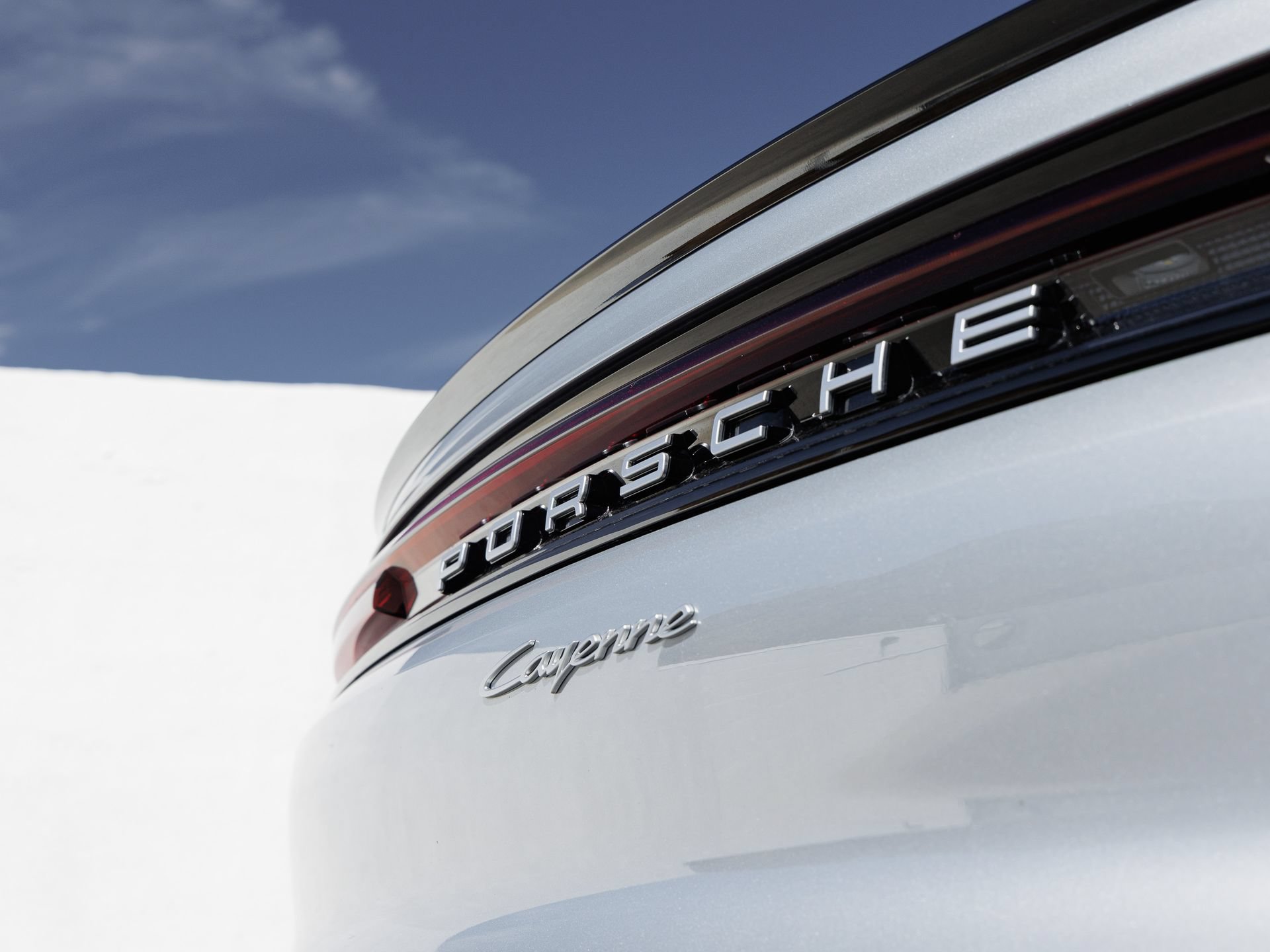 Certified 2025 Porsche Cayenne Coupe AWD/4WD image 12