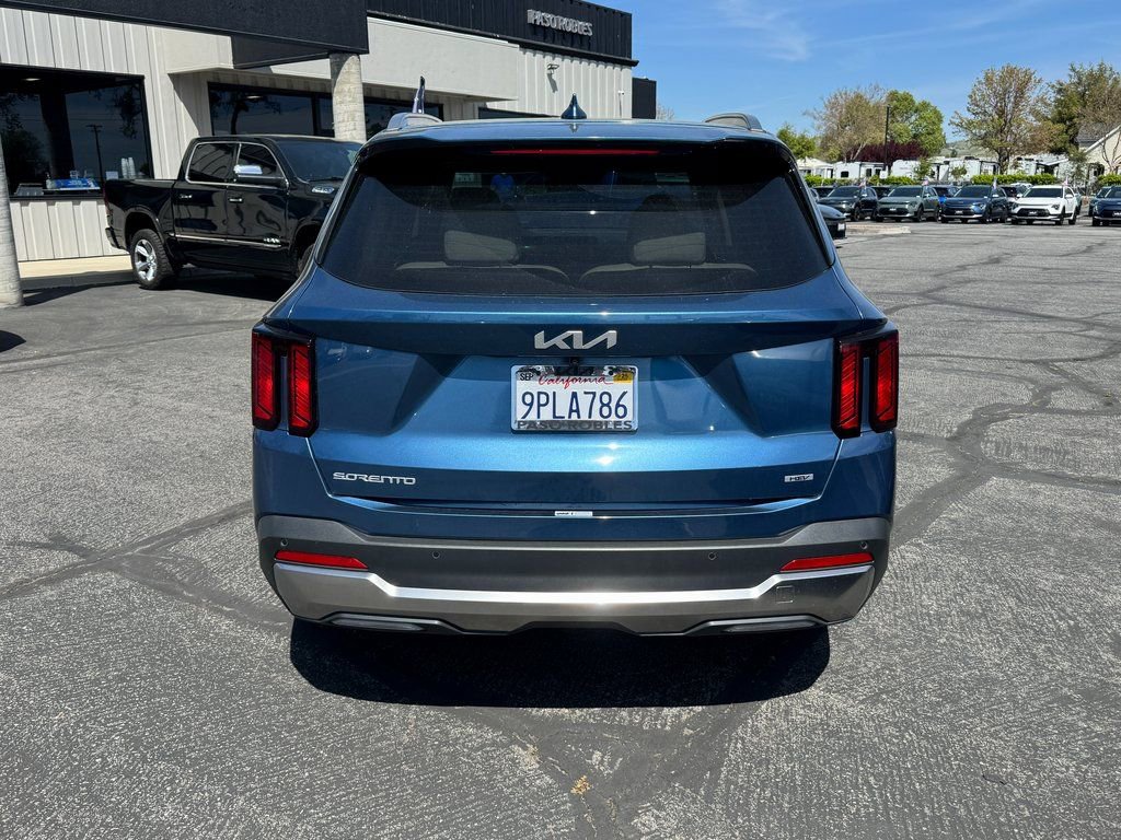 Used 2025 Kia Sorento EX image 4
