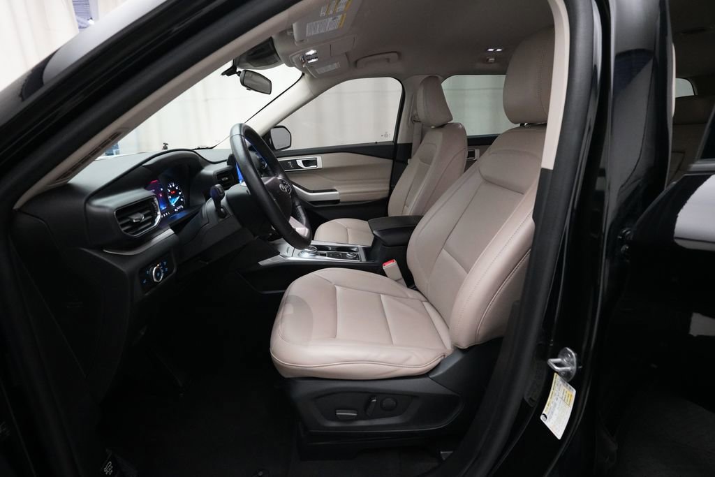 Used 2023 Ford Explorer XLT w/ Equipment Group 202A image 7