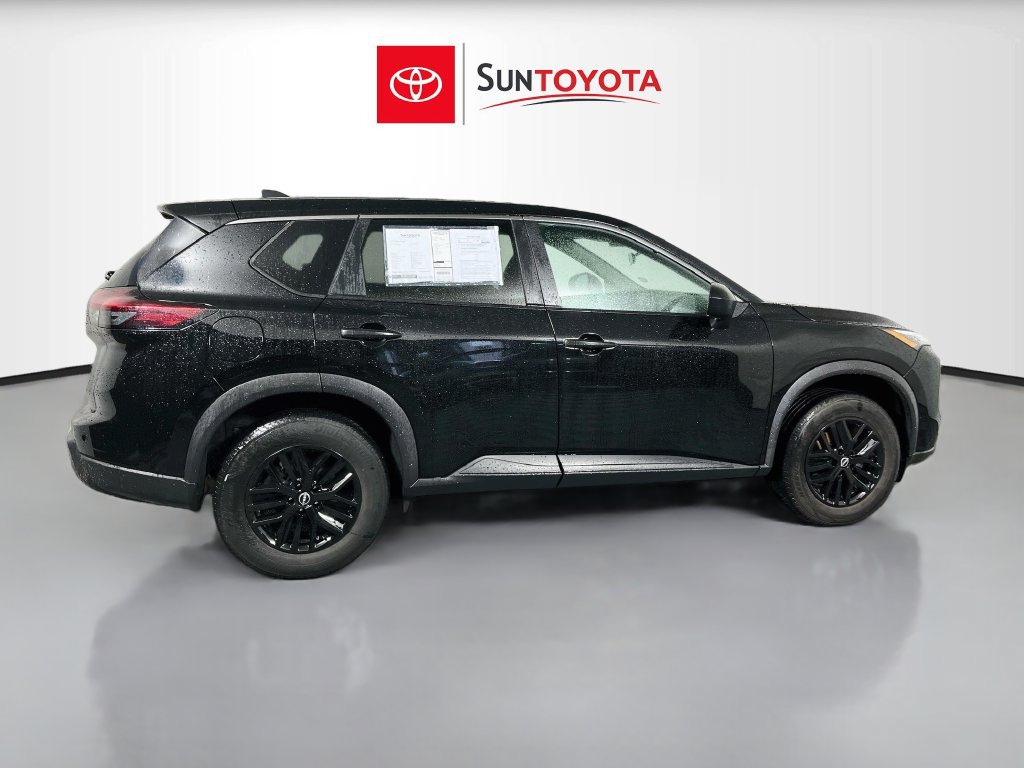 Used 2024 Nissan Rogue S FWD image 2