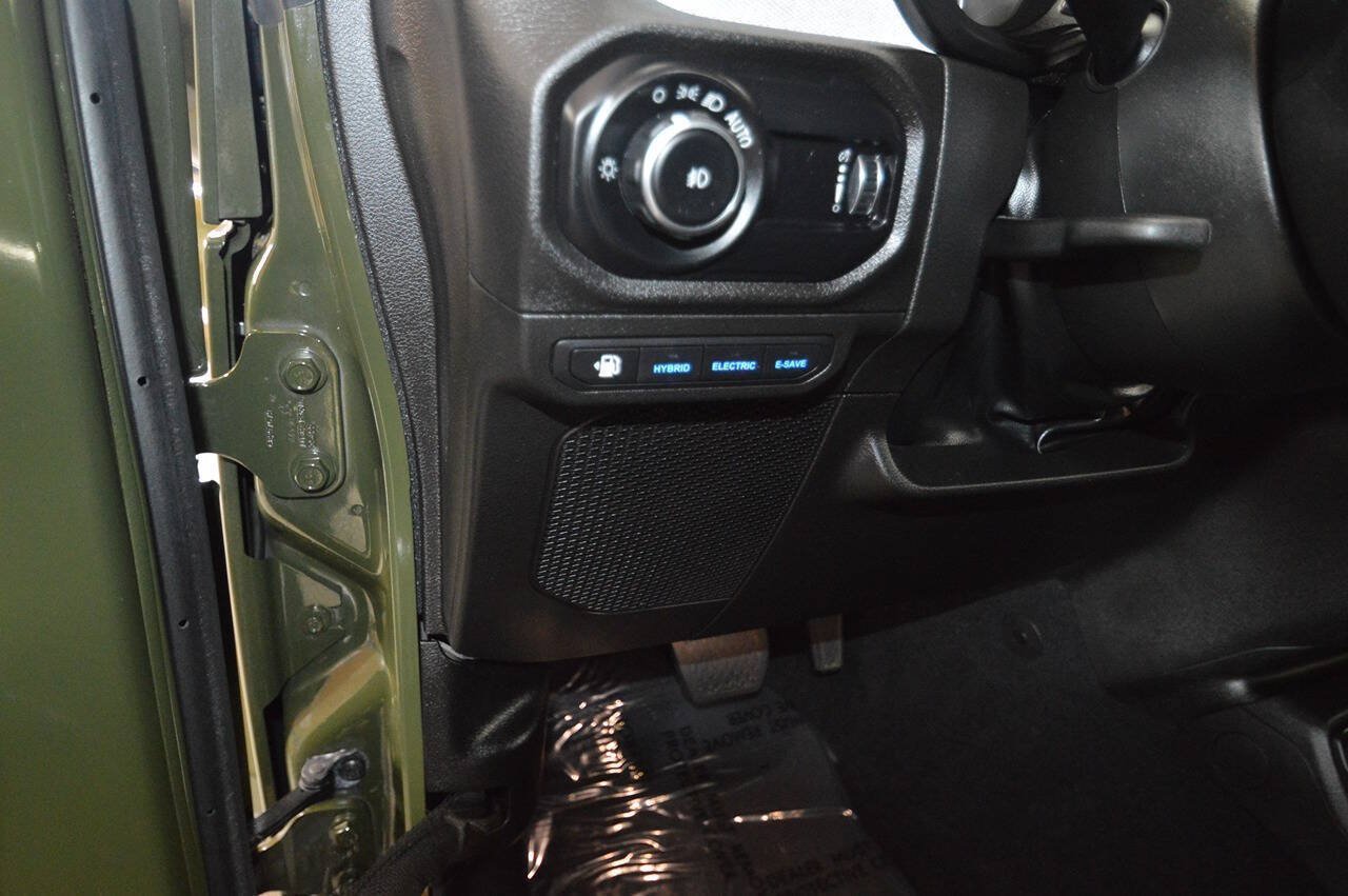 Used 2024 Jeep Wrangler Unlimited w/ Convenience Group AWD/4WD image 29