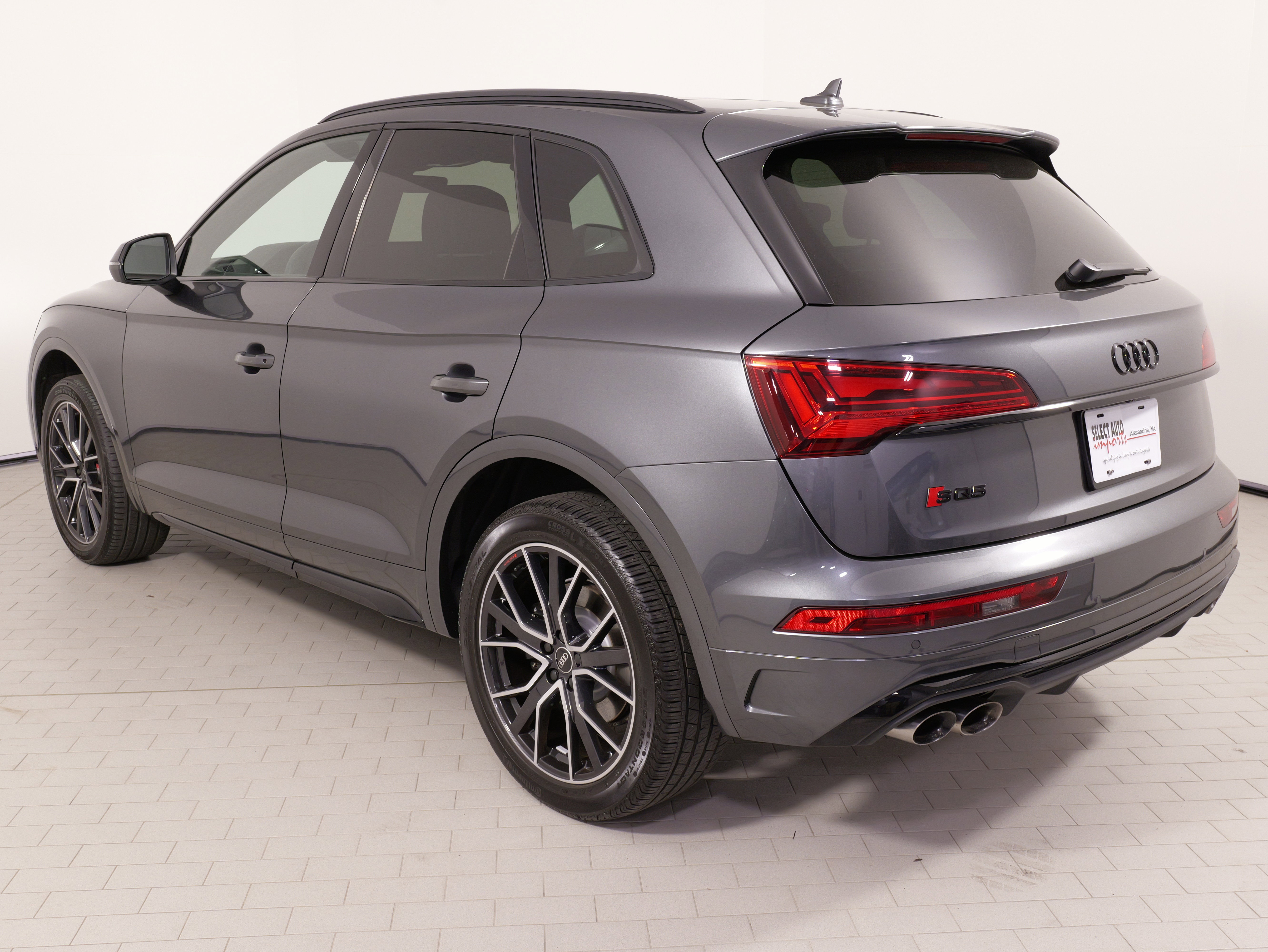 Used 2023 Audi SQ5 Premium Plus w/ Premium Plus Package image 15