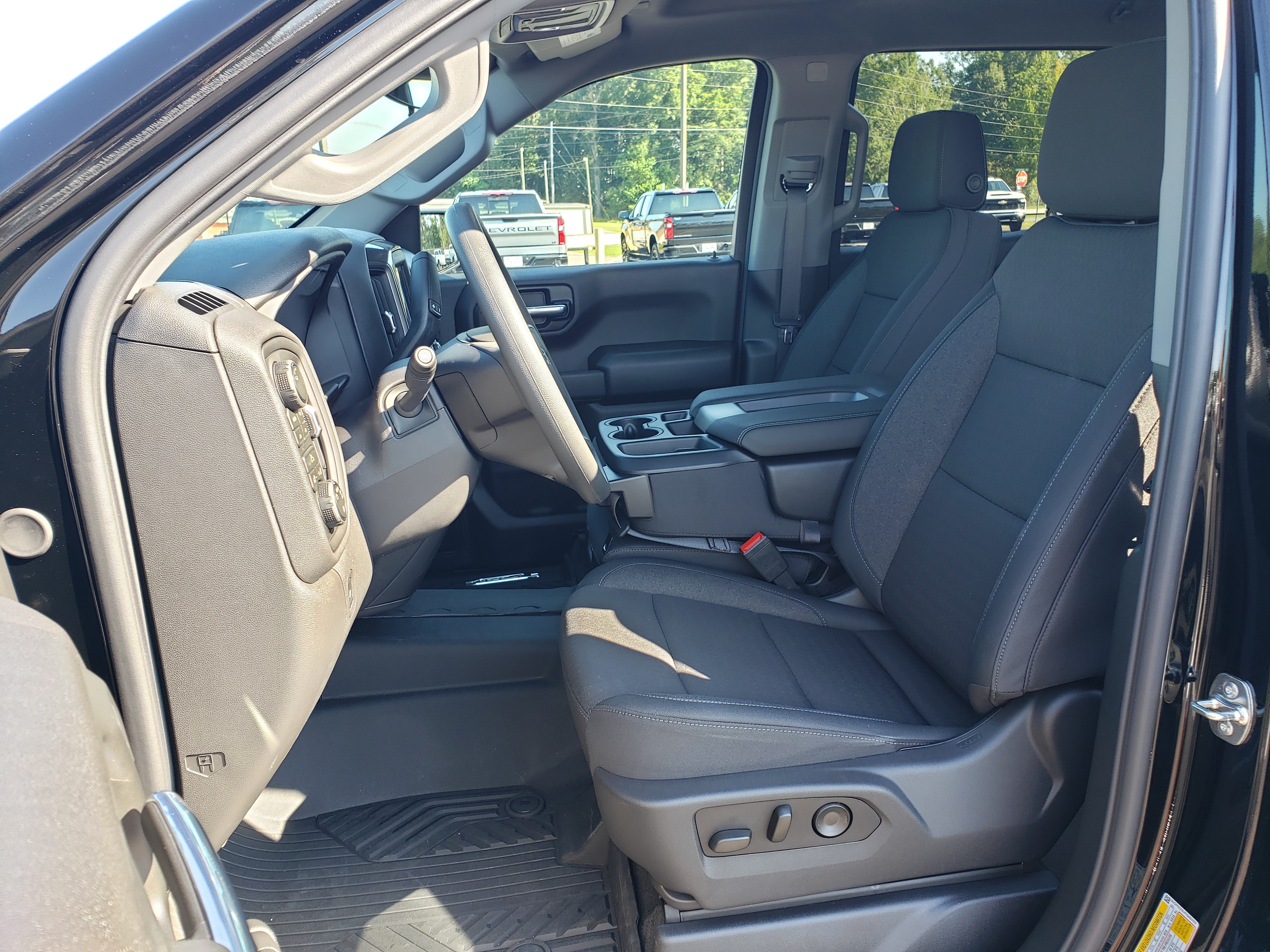 New 2026 Chevrolet Silverado 1500 Custom Trail Boss w/ LPO, Dark Essentials Package AWD/4WD image 28