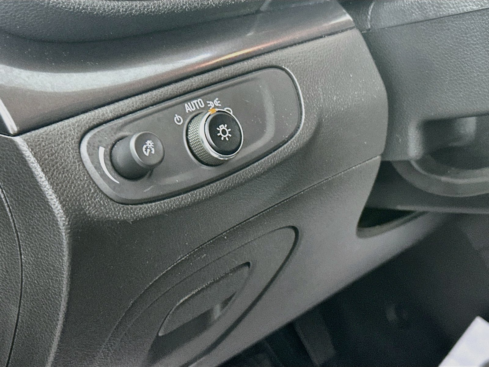Used 2019 Buick Encore Preferred w/ Safety Package FWD image 10