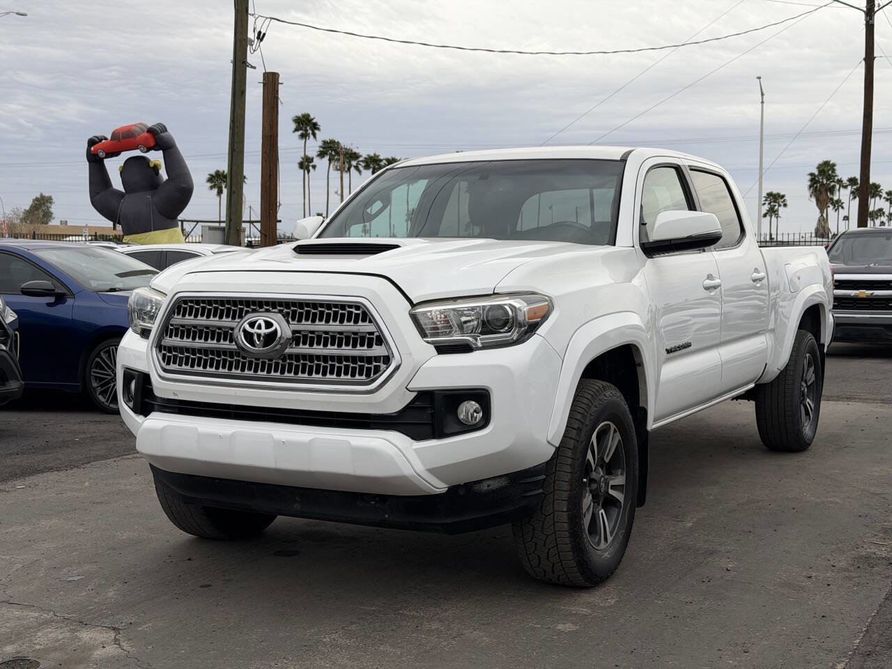 Used 2017 Toyota Tacoma TRD Sport w/ Tow Package image 3