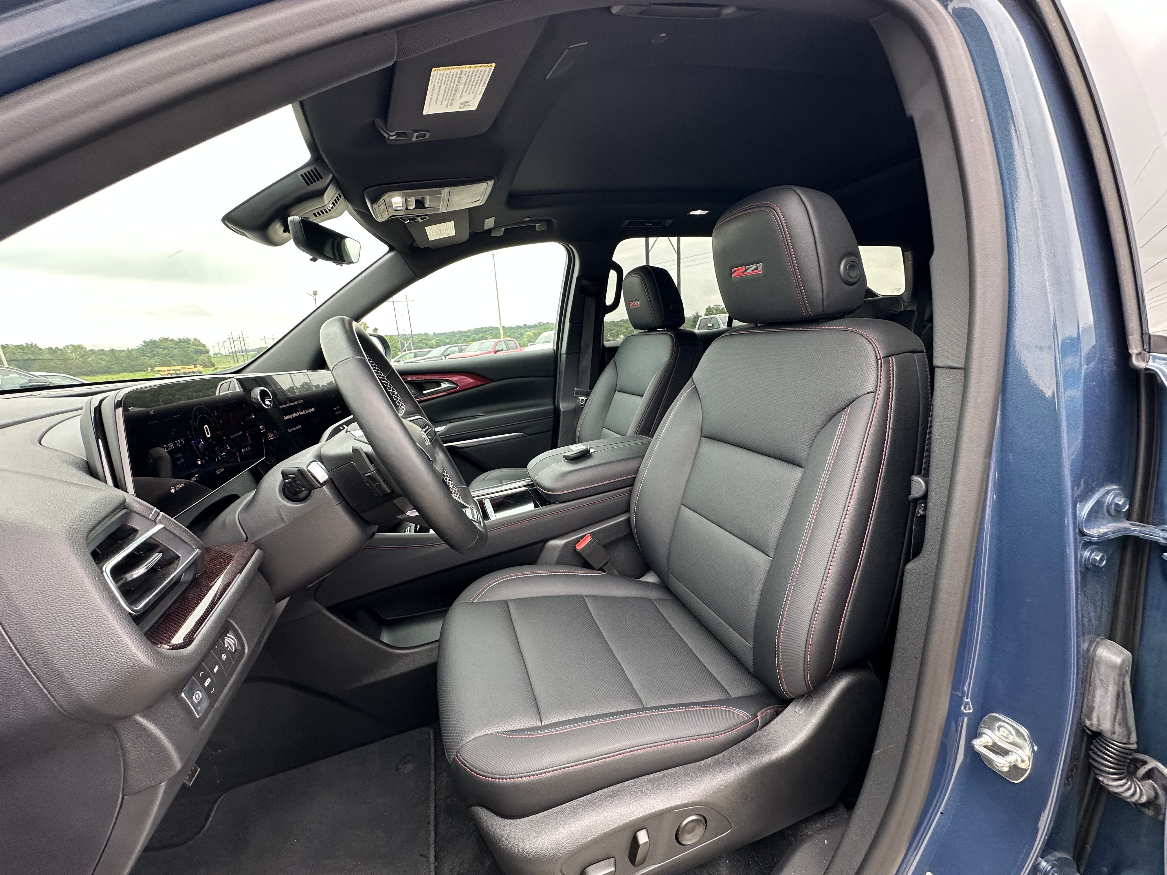 Certified 2026 Chevrolet Traverse Z71 w/ Driver Confidence Package AWD/4WD image 11