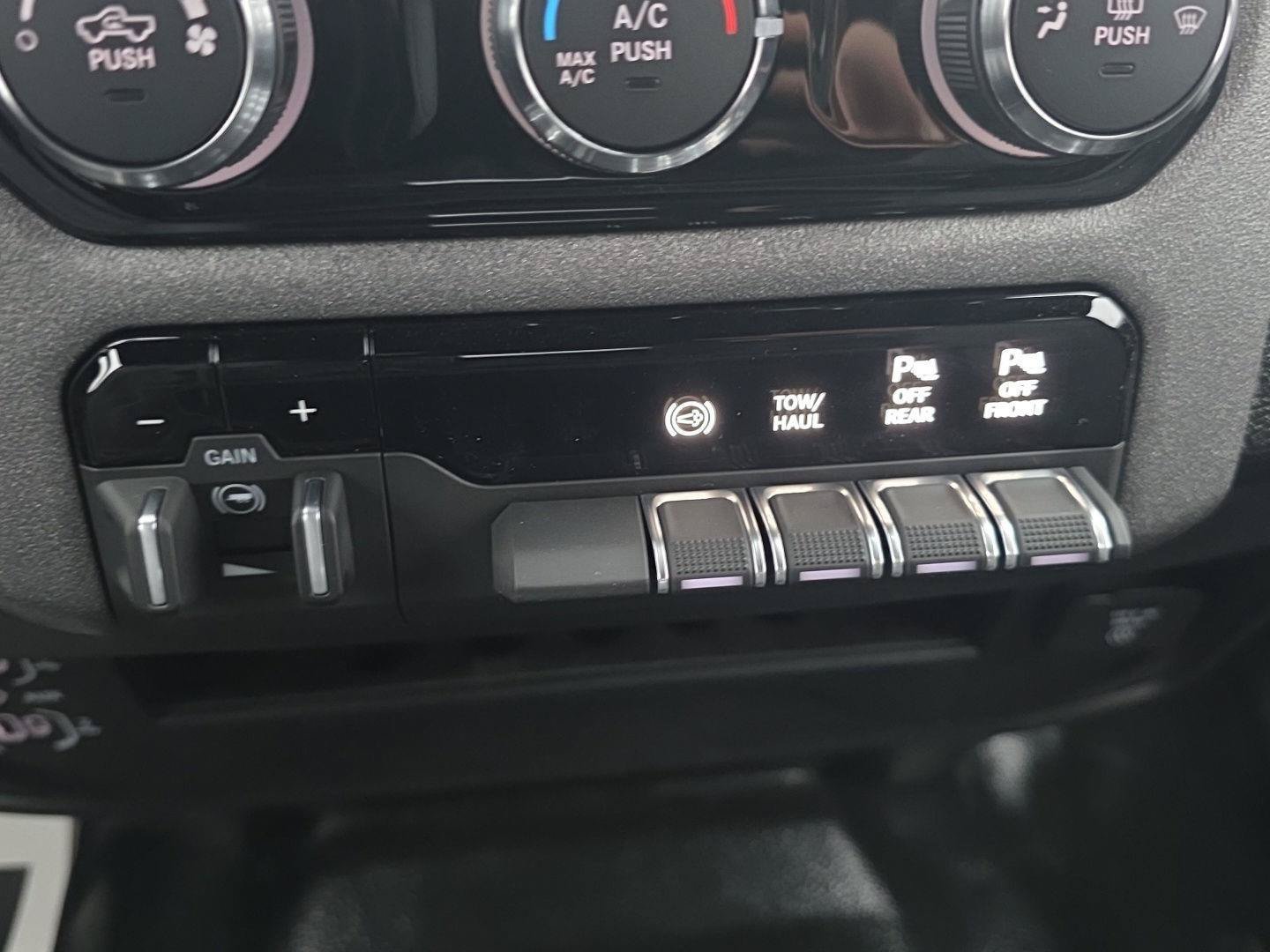 New 2026 RAM 2500 Tradesman w/ Chrome Appearance Group AWD/4WD image 17