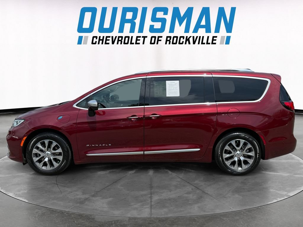 Used 2023 Chrysler Pacifica Pinnacle FWD image 3