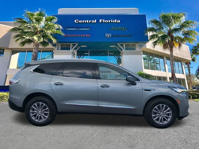 Used 2023 Buick Enclave Essence FWD image 4