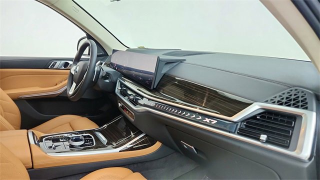 Used 2025 BMW X7 xDrive40i w/ Executive Package image 21
