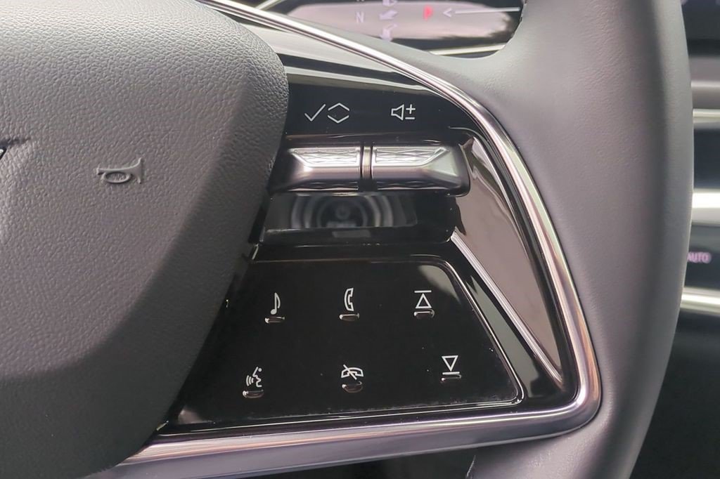 Certified 2024 Cadillac Lyriq Tech AWD/4WD image 27