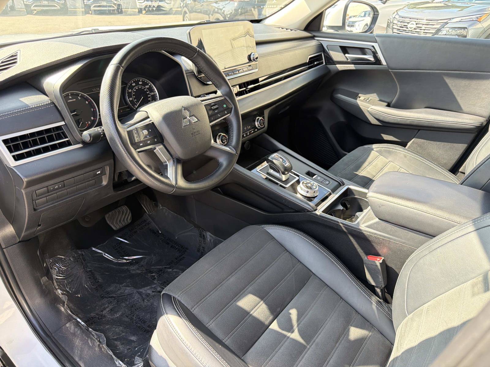 Used 2024 Mitsubishi Outlander AWD image 18