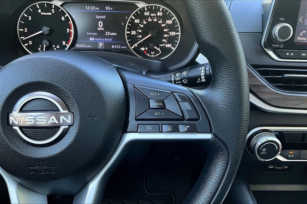 Used 2025 Nissan Altima 2.5 SV FWD image 13