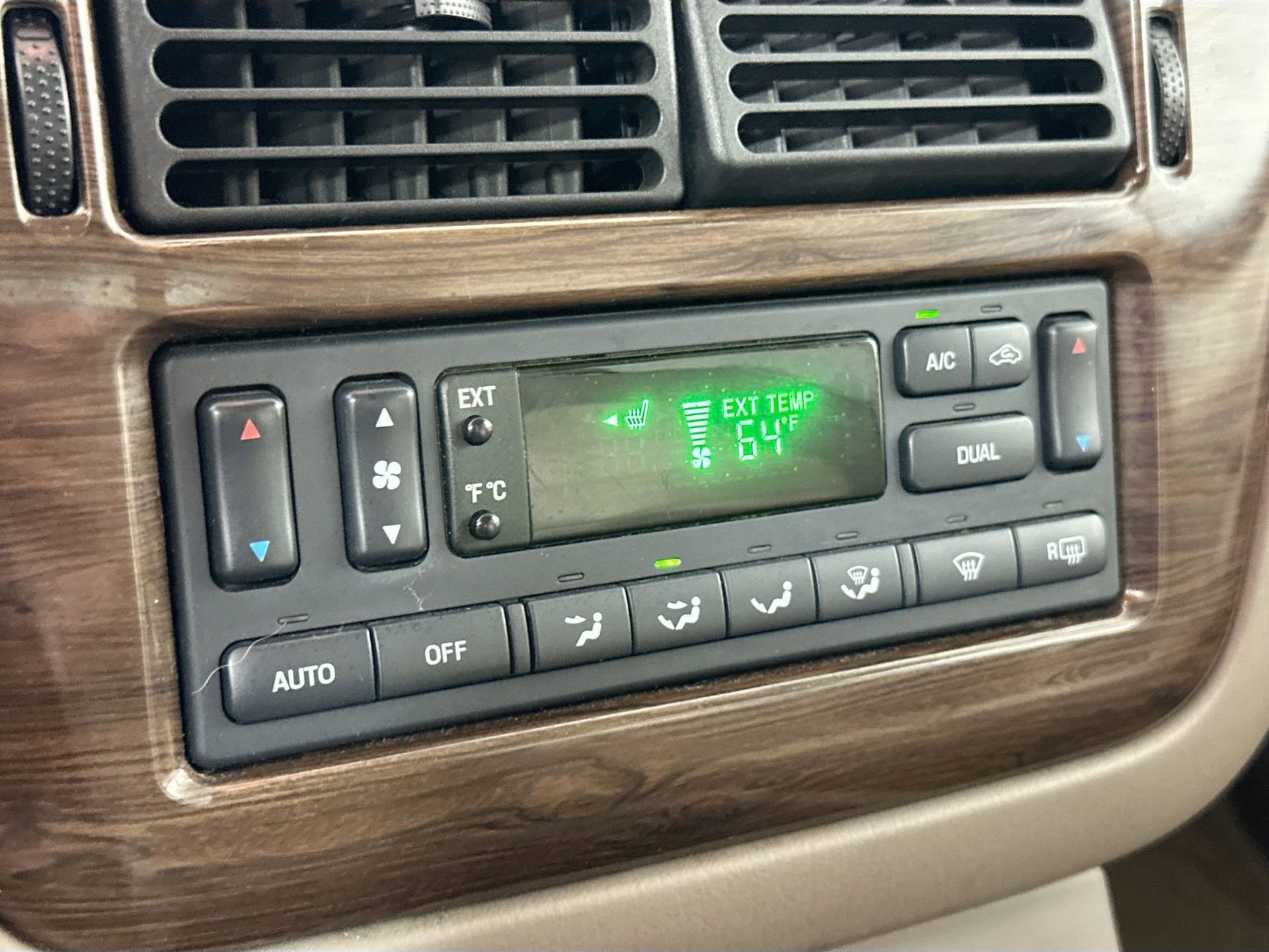 Used 2005 Ford Explorer Eddie Bauer image 13